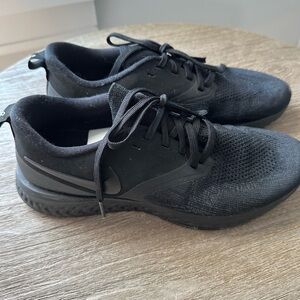 Nike Odyssey sneaker react US 9.5 excellent condition.